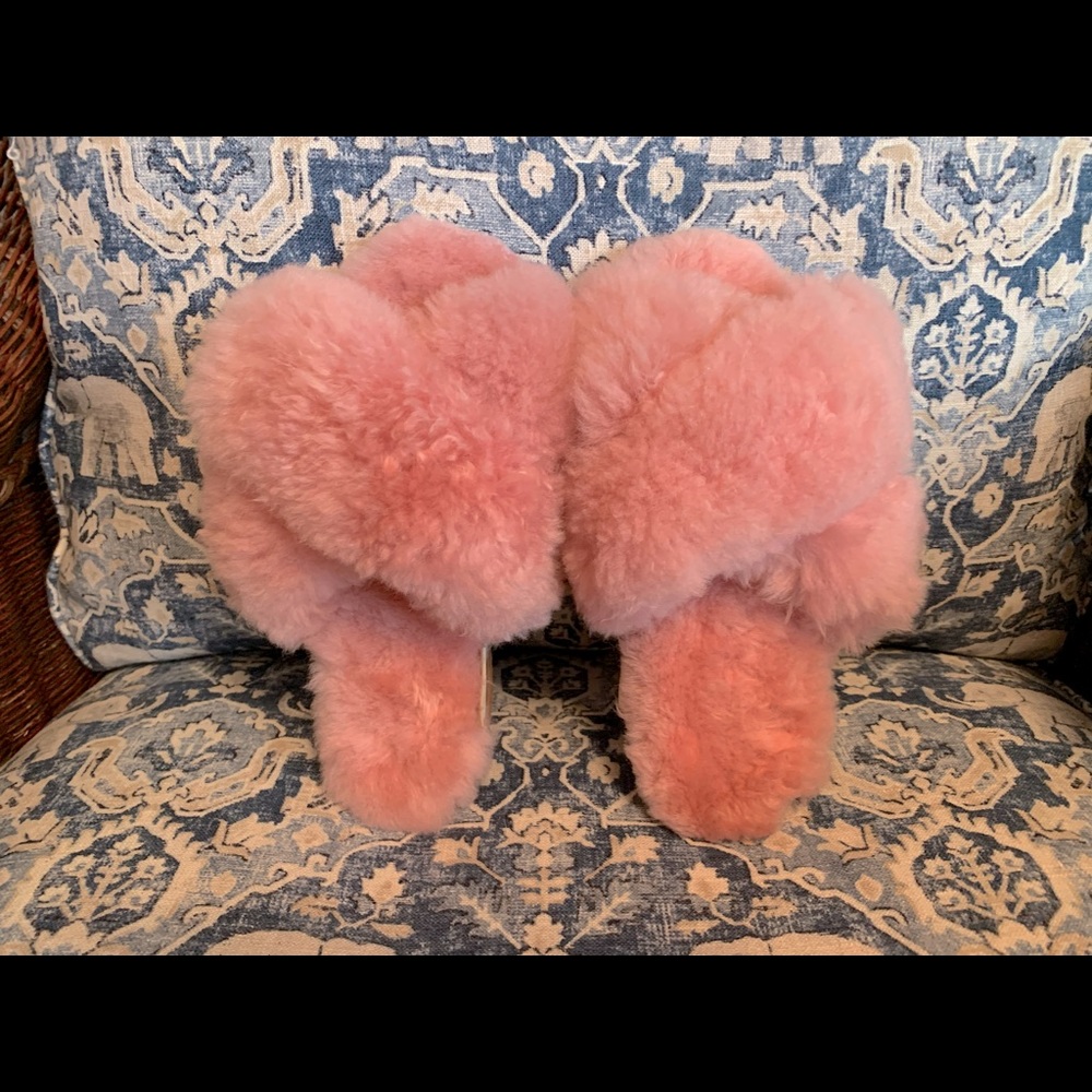 Ariana Bohling light pink Baby Alpaca Criss Cross Slipper size large (9-10)